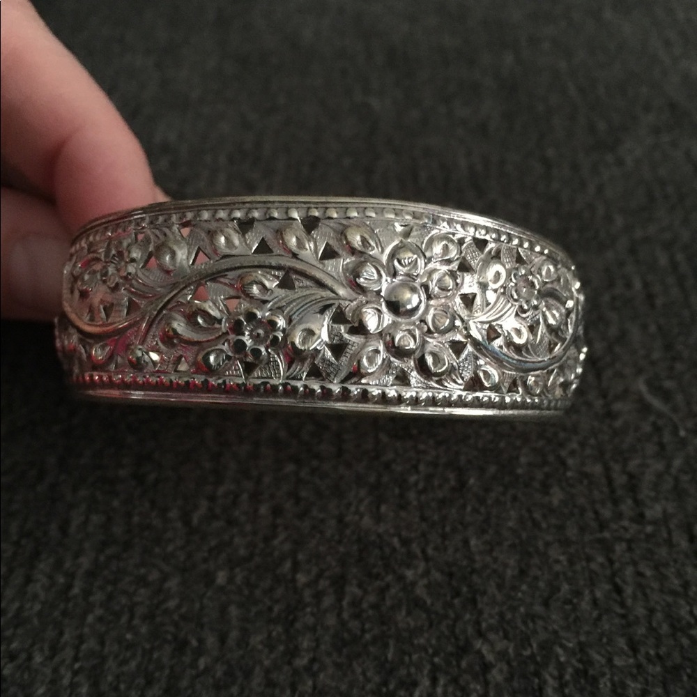 Super pretty bracelet!!